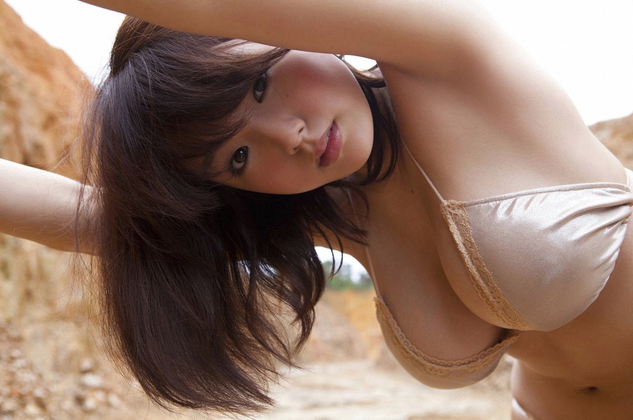 Подборка красивых японских девушек у которых натуральные дойки 
