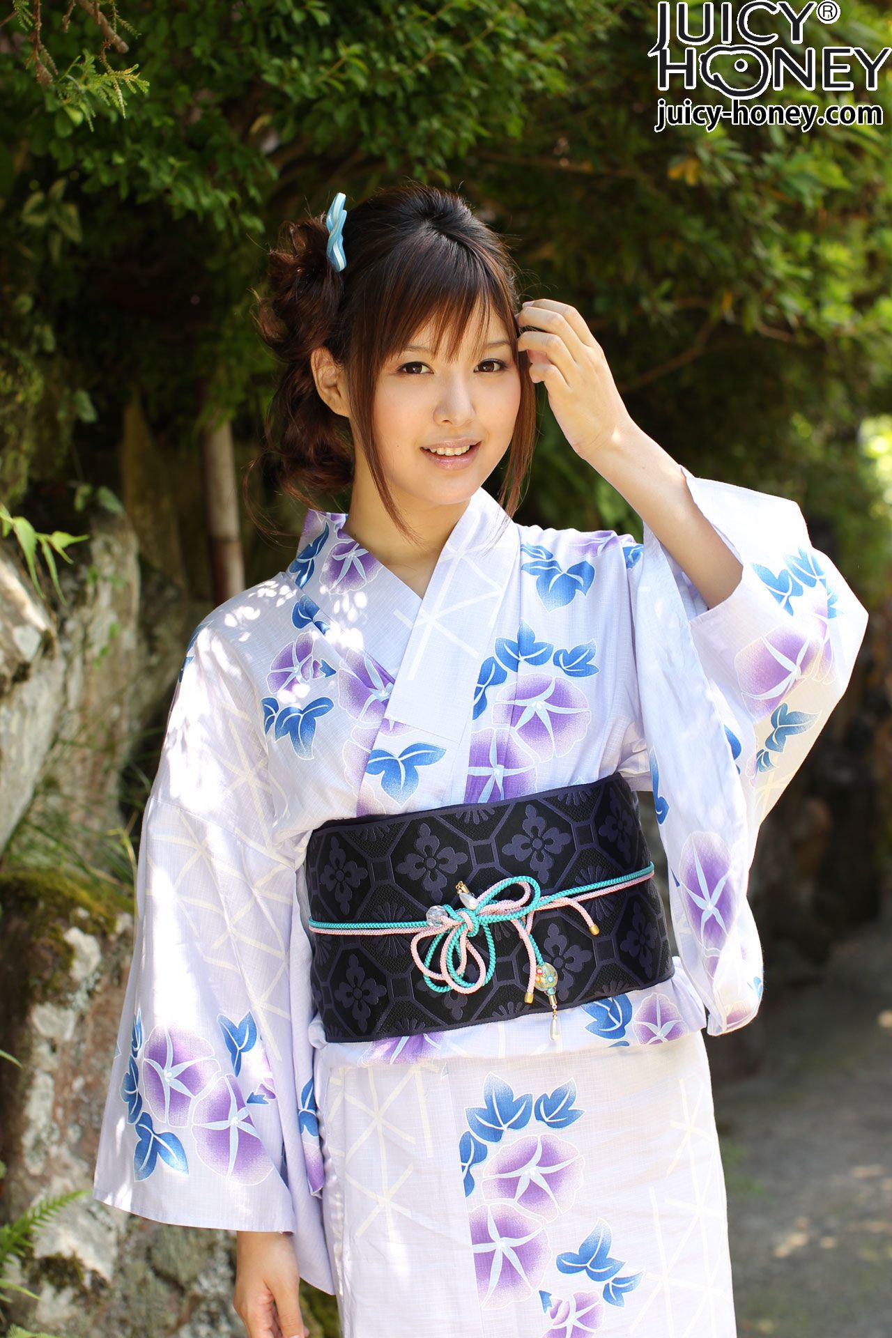 Аой в кимоно