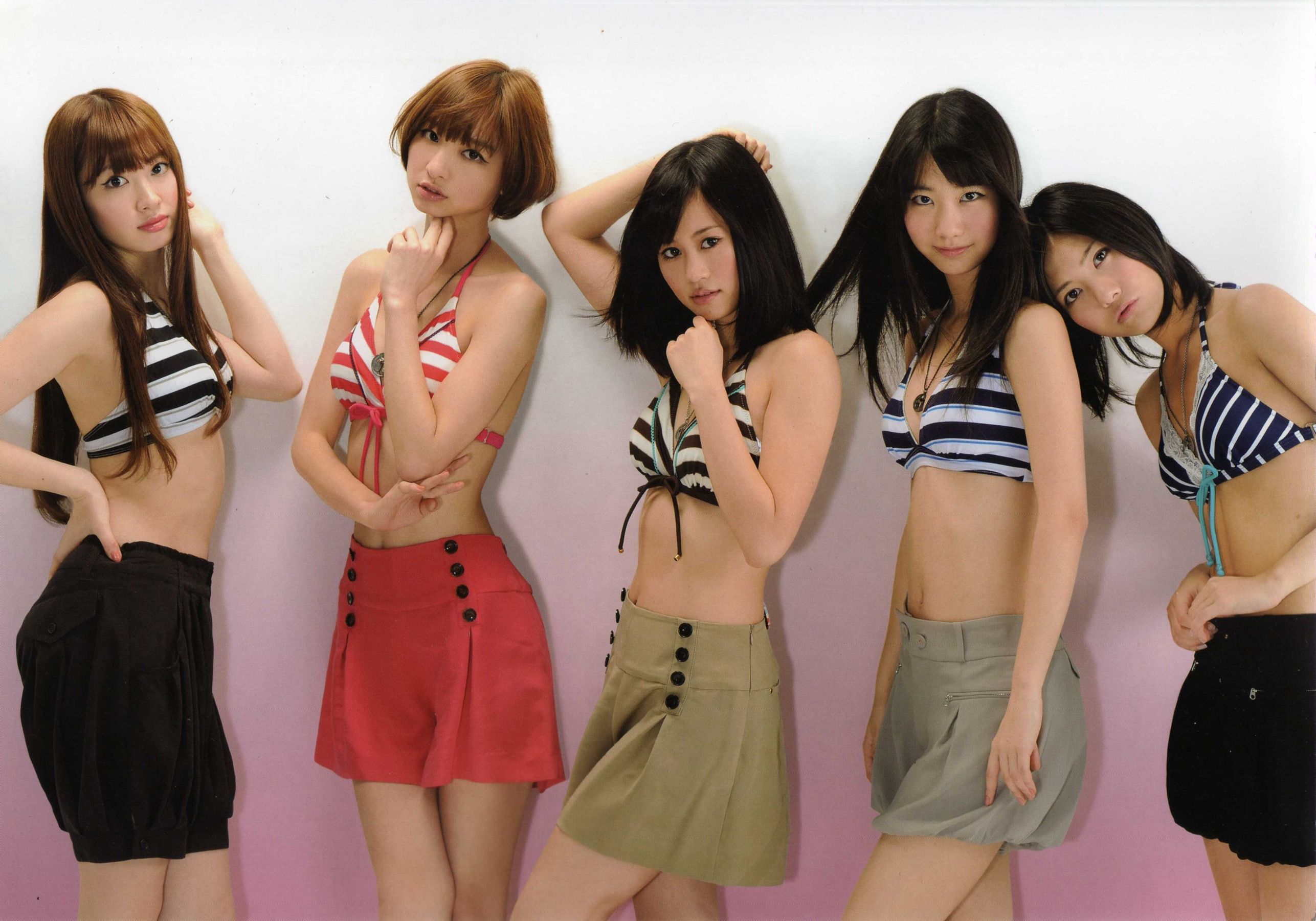 Japan AKB48 girl group "2013 Fashion Book Underwear Show" .