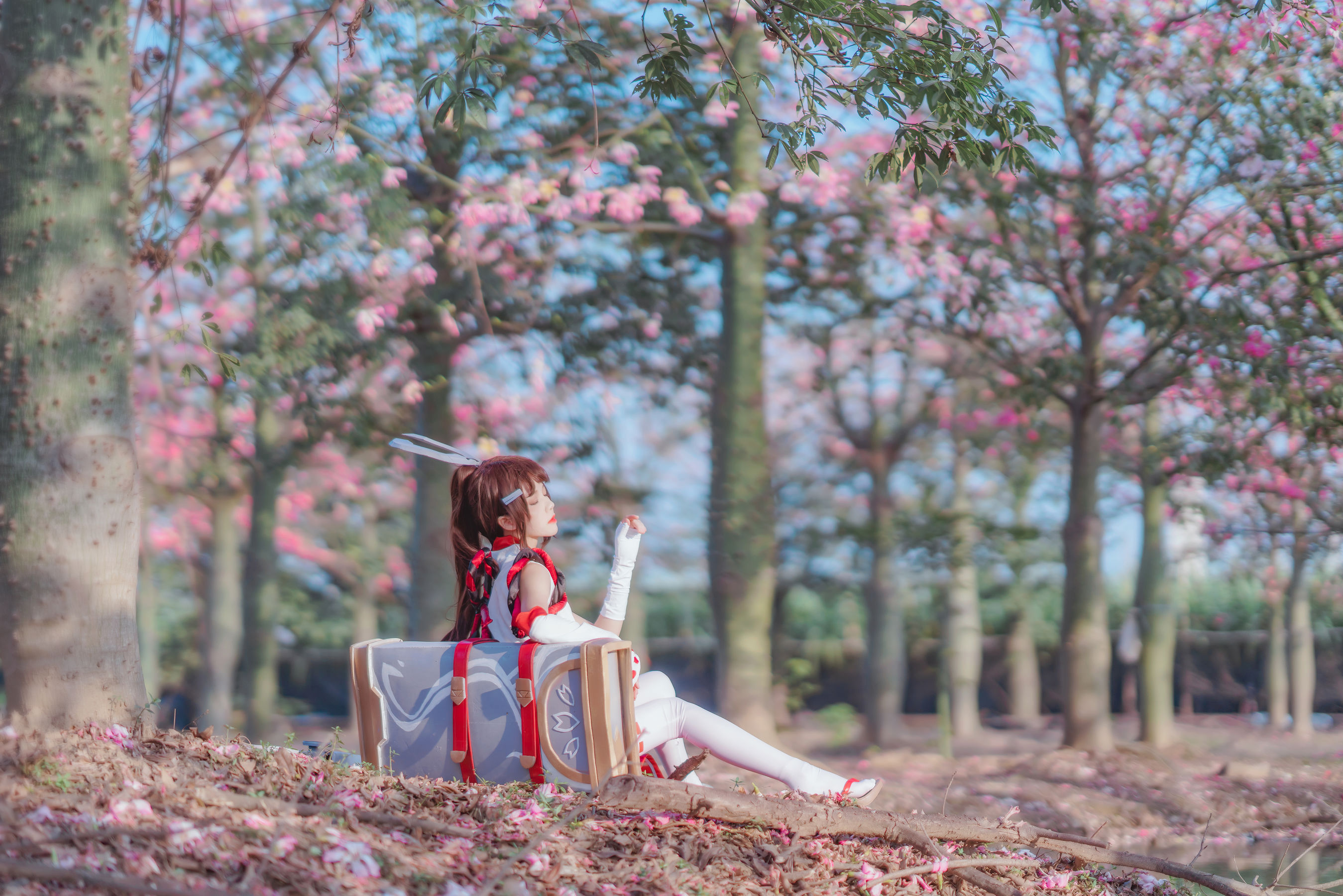 Принцесса сакура. Фото с сакурой девушка. Картинки высокого качества для печати Сакура в парке. Косплей черешни. Китайская вишня косплей 2900x4300.