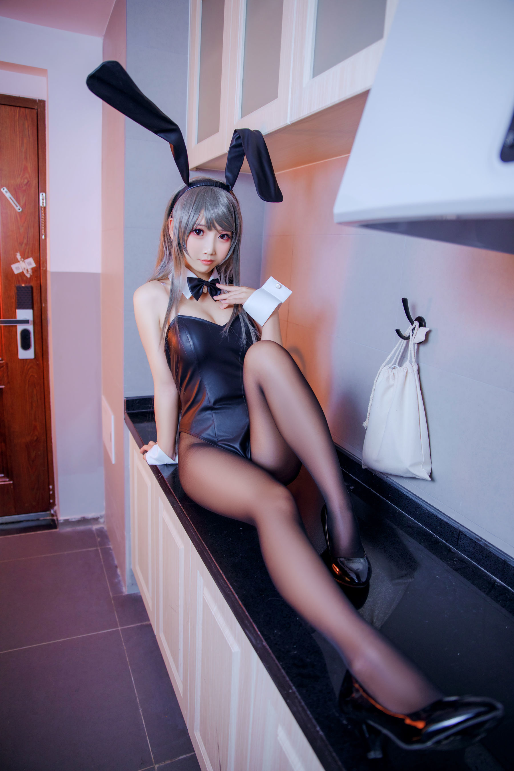 Hot bunny. Mai Sakurajima Bunny Cosplay. Bunny girl Senpai костюм. Девочка Зайка косплей. Девушка Зайка косплей.