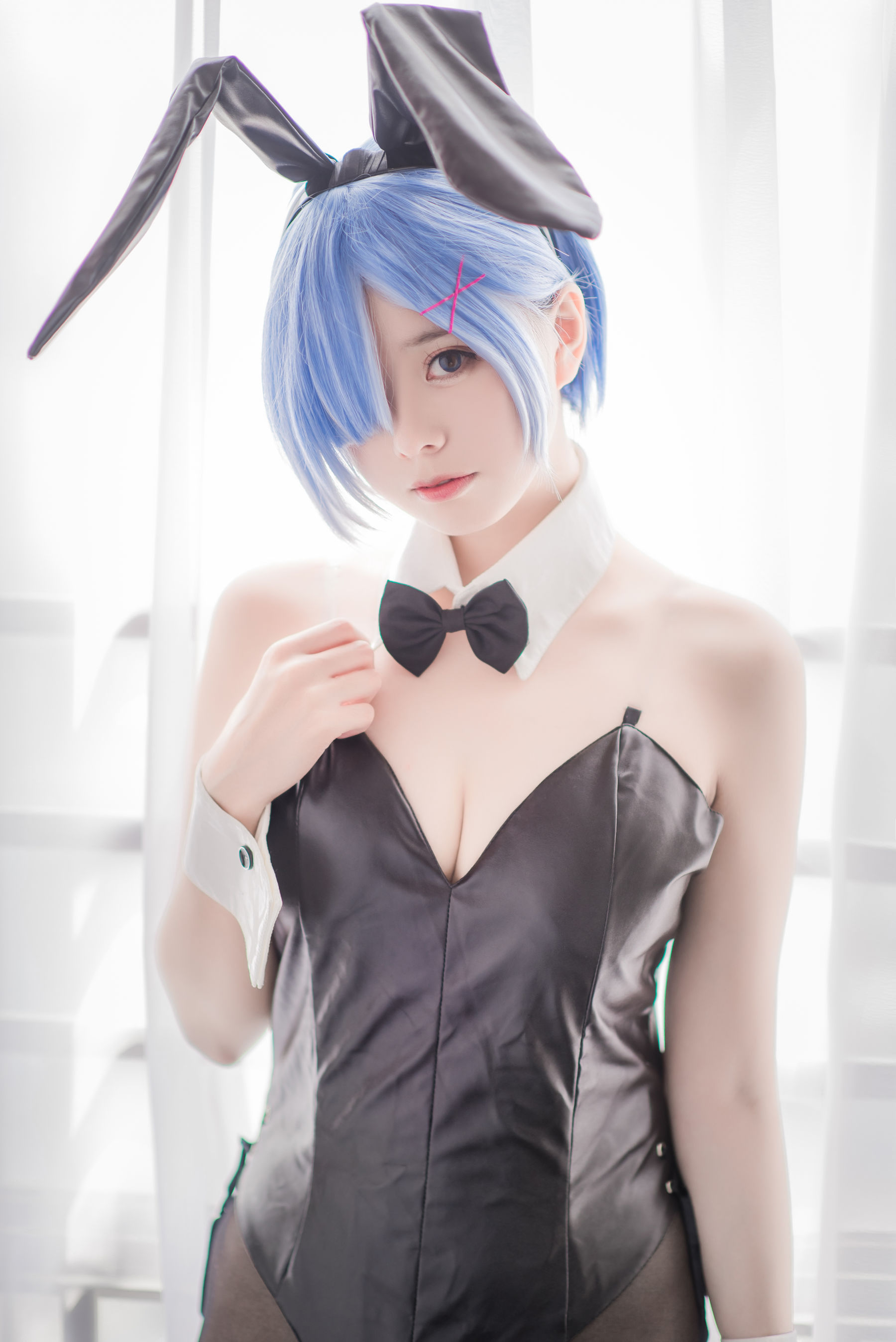 1nonly bunny girl. Rem Bunny Cosplay. Re Zero Rem Bunny Cosplay. Косплей девушки монстры. Девушка с белыми волосами косплей.