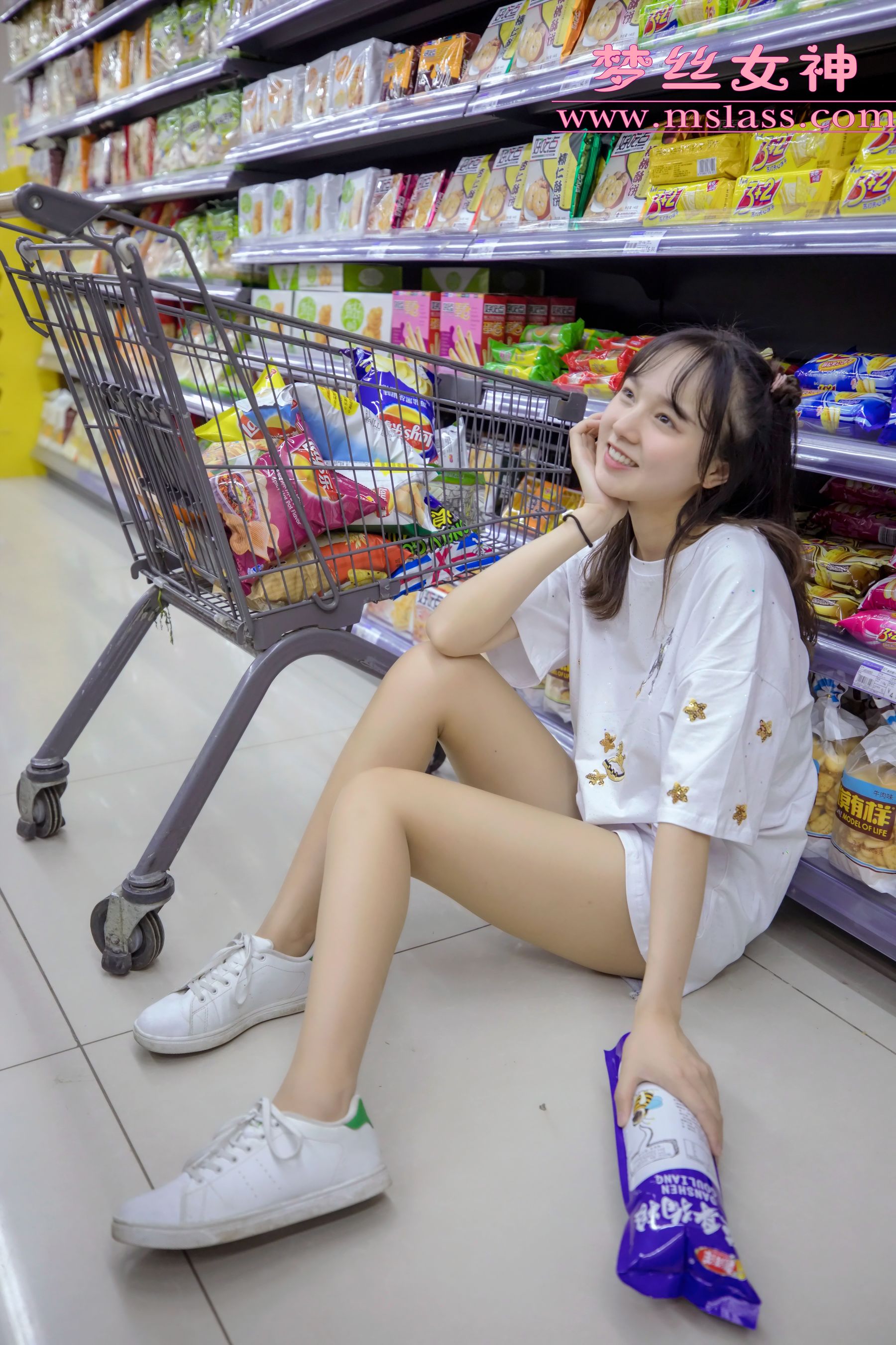 голые японки в супермаркете фото 80